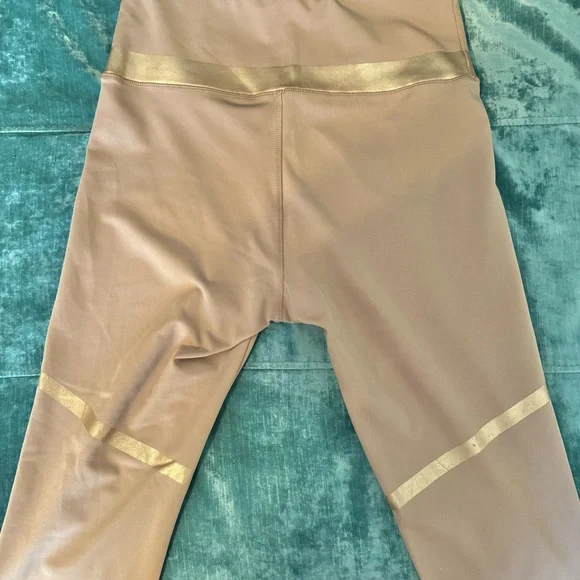 LIKE NEW.  BSP (BETTER SPORTS PERFORMANCE) YOGA PANTS. - Picture 8 of 10